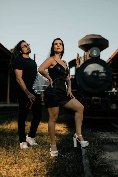 As melhores ideias e inspirações criativas de fotos de ensaio pré wedding em São Roque na Maria Fumaça'