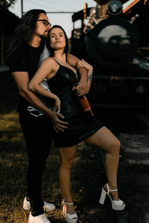 As melhores ideias e inspirações criativas de fotos de ensaio pré wedding em São Roque na Maria Fumaça'