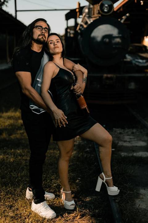 As melhores ideias e inspirações criativas de fotos de ensaio pré wedding em São Roque na Maria Fumaça'