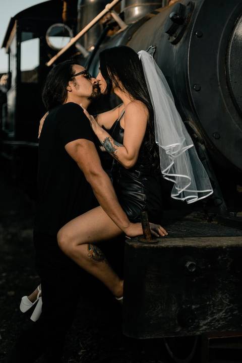 As melhores ideias e inspirações criativas de fotos de ensaio pré wedding em São Roque na Maria Fumaça'