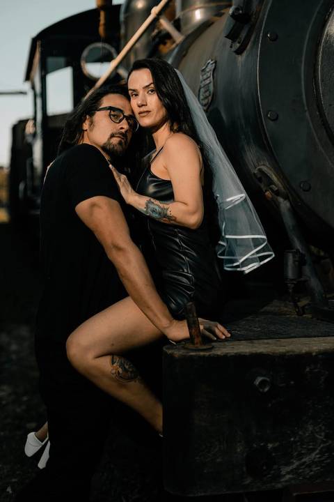 As melhores ideias e inspirações criativas de fotos de ensaio pré wedding em São Roque na Maria Fumaça'