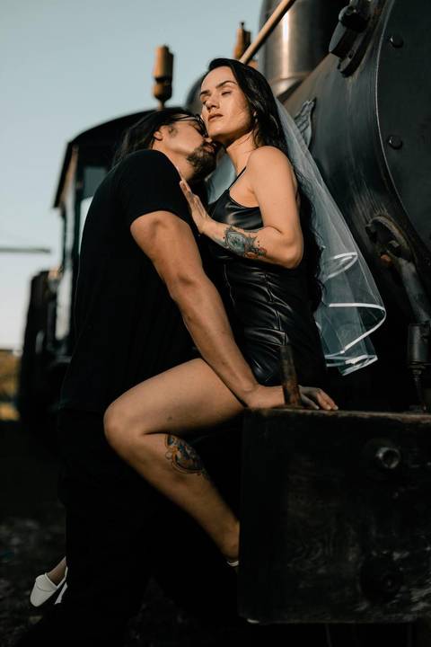 As melhores ideias e inspirações criativas de fotos de ensaio pré wedding em São Roque na Maria Fumaça'