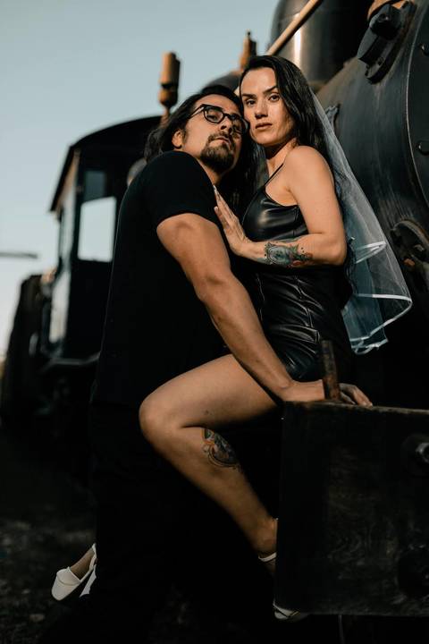 As melhores ideias e inspirações criativas de fotos de ensaio pré wedding em São Roque na Maria Fumaça'