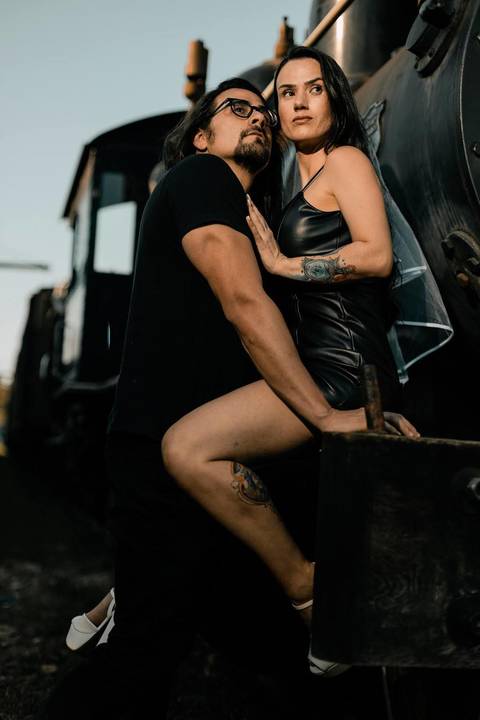 As melhores ideias e inspirações criativas de fotos de ensaio pré wedding em São Roque na Maria Fumaça'