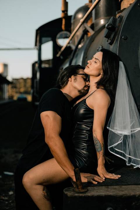 As melhores ideias e inspirações criativas de fotos de ensaio pré wedding em São Roque na Maria Fumaça'