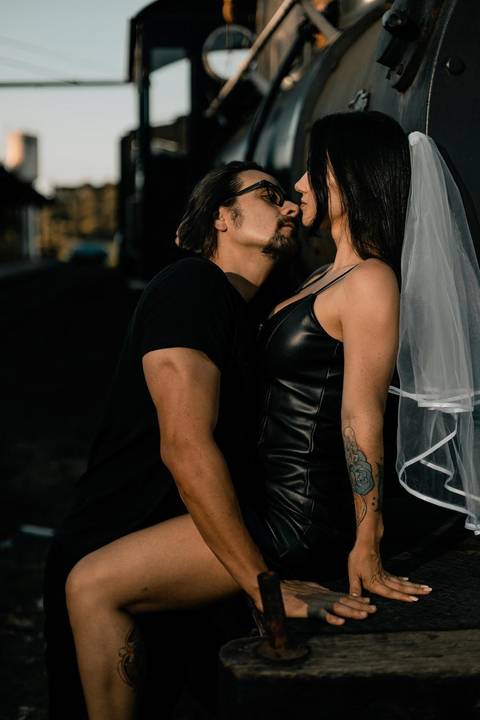 As melhores ideias e inspirações criativas de fotos de ensaio pré wedding em São Roque na Maria Fumaça'