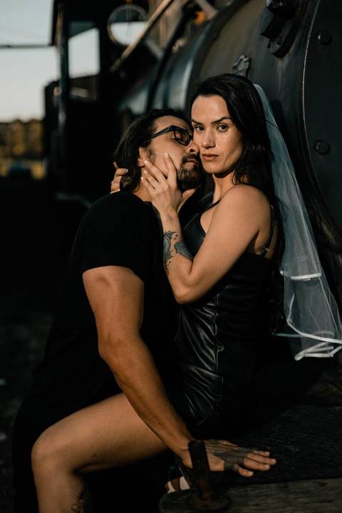 As melhores ideias e inspirações criativas de fotos de ensaio pré wedding em São Roque na Maria Fumaça'