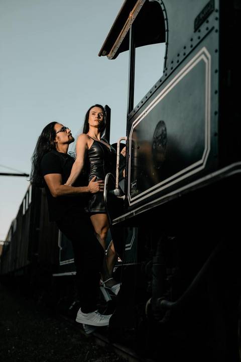 As melhores ideias e inspirações criativas de fotos de ensaio pré wedding em São Roque na Maria Fumaça'