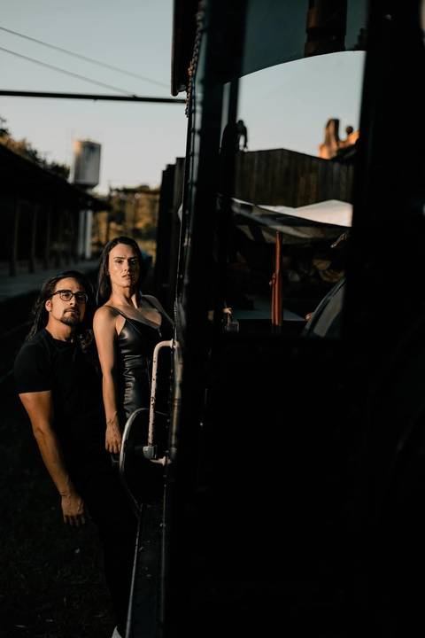 As melhores ideias e inspirações criativas de fotos de ensaio pré wedding em São Roque na Maria Fumaça'