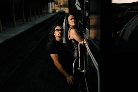 As melhores ideias e inspirações criativas de fotos de ensaio pré wedding em São Roque na Maria Fumaça'