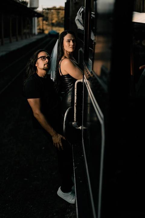 As melhores ideias e inspirações criativas de fotos de ensaio pré wedding em São Roque na Maria Fumaça'