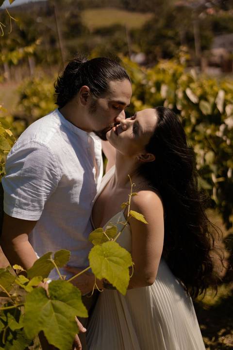 As melhores ideias e inspirações criativas de fotos de ensaio pré wedding em São Roque - Vinícola XV de Novembro'