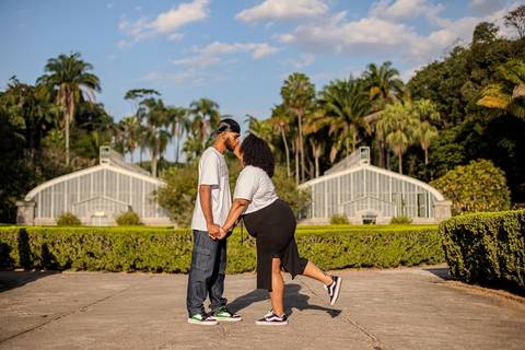 As melhores ideias e inspirações criativas de fotos de ensaio pré wedding no Jardim Botânico'