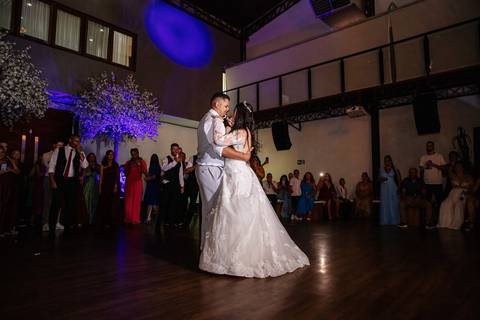 As melhores ideias e inspirações criativas de fotos de casamento no Espaço Villa das Estações Buffet'