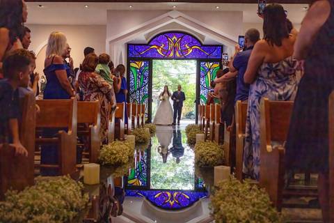 As melhores ideias e inspirações criativas de fotos de casamento na Cerimônia na Igreja Santuário Nossa Senhora de Fátima'