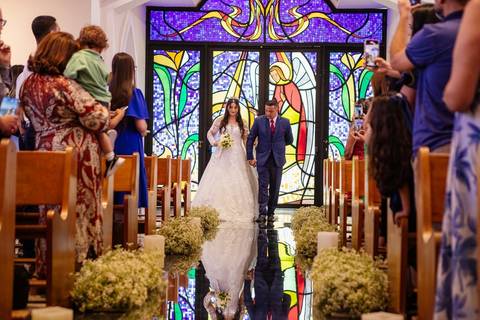 As melhores ideias e inspirações criativas de fotos de casamento na Cerimônia na Igreja Santuário Nossa Senhora de Fátima'