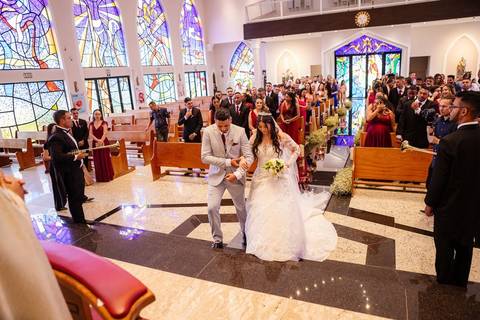 As melhores ideias e inspirações criativas de fotos de casamento na Cerimônia na Igreja Santuário Nossa Senhora de Fátima'