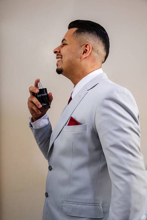 As melhores ideias e inspirações criativas de fotos de casamento do making of do Noivo em sua Residência '