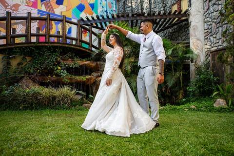 As melhores ideias e inspirações criativas de fotos de casamento no Espaço Villa das Estações Buffet'