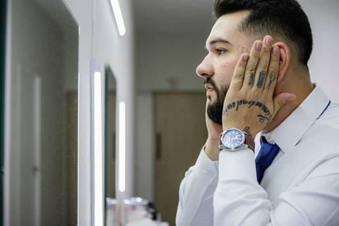 As melhores ideias e inspirações criativas de fotos de casamento do making of do noivo na Barbearia'