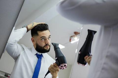 As melhores ideias e inspirações criativas de fotos de casamento do making of do noivo na Barbearia'