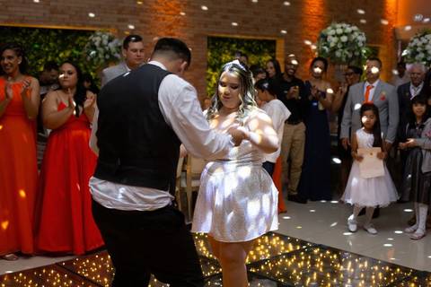 As melhores ideias e inspirações criativas de fotos de casamento registradas por fotógrafos profissionais de eventos da empresa Criativus Foto e Vídeo na recepção protocolar no Espaço Reis Quinta dos Sonhos'