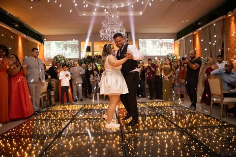 As melhores ideias e inspirações criativas de fotos de casamento registradas por fotógrafos profissionais de eventos da empresa Criativus Foto e Vídeo na recepção protocolar no Espaço Reis Quinta dos Sonhos'