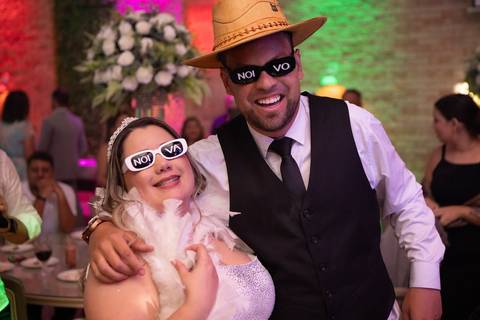 As melhores ideias e inspirações criativas de fotos de casamento registradas por fotógrafos profissionais de eventos da empresa Criativus Foto e Vídeo na recepção protocolar no Espaço Reis Quinta dos Sonhos'