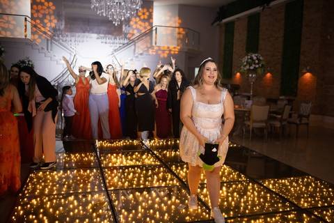 As melhores ideias e inspirações criativas de fotos de casamento registradas por fotógrafos profissionais de eventos da empresa Criativus Foto e Vídeo na recepção protocolar no Espaço Reis Quinta dos Sonhos'