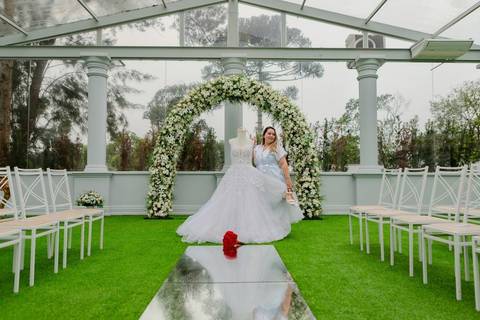 As melhores ideias e inspirações criativas de fotos de casamento registradas por fotógrafos profissionais de eventos da empresa Criativus Foto e Vídeo momento making of da noiva no Espaço Reis Quinta dos Sonhos'
