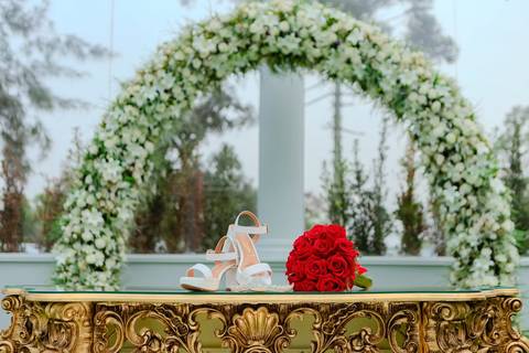 As melhores ideias e inspirações criativas de fotos de casamento registradas por fotógrafos profissionais de eventos da empresa Criativus Foto e Vídeo momento making of da noiva no Espaço Reis Quinta dos Sonhos'