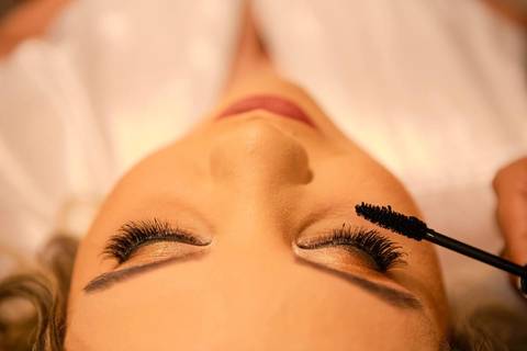 As melhores ideias e inspirações criativas de fotos de casamento registradas por fotógrafos profissionais de eventos da empresa Criativus Foto e Vídeo momento making of da noiva no Espaço Reis Quinta dos Sonhos'