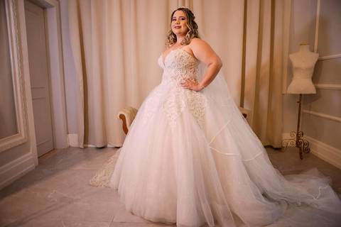 As melhores ideias e inspirações criativas de fotos de casamento registradas por fotógrafos profissionais de eventos da empresa Criativus Foto e Vídeo momento making of da noiva no Espaço Reis Quinta dos Sonhos'
