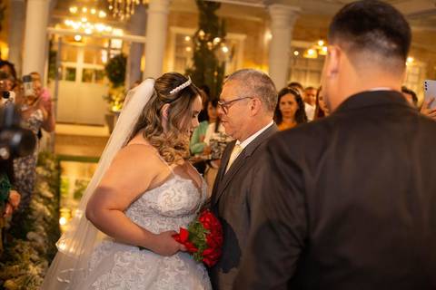 As melhores ideias e inspirações criativas de fotos de casamento registradas por fotógrafos profissionais de eventos da empresa Criativus Foto e Vídeo no momento da cerimônia Espaço Reis Quinta dos Sonhos'