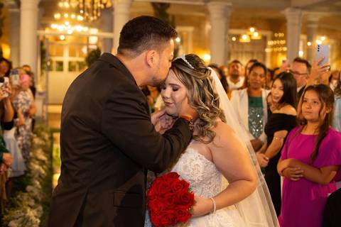 As melhores ideias e inspirações criativas de fotos de casamento registradas por fotógrafos profissionais de eventos da empresa Criativus Foto e Vídeo no momento da cerimônia Espaço Reis Quinta dos Sonhos'