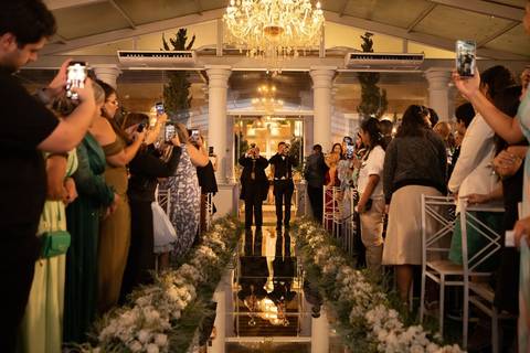 As melhores ideias e inspirações criativas de fotos de casamento registradas por fotógrafos profissionais de eventos da empresa Criativus Foto e Vídeo no momento da cerimônia Espaço Reis Quinta dos Sonhos'