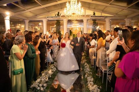 As melhores ideias e inspirações criativas de fotos de casamento registradas por fotógrafos profissionais de eventos da empresa Criativus Foto e Vídeo no momento da cerimônia Espaço Reis Quinta dos Sonhos'