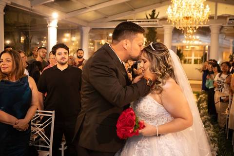 As melhores ideias e inspirações criativas de fotos de casamento registradas por fotógrafos profissionais de eventos da empresa Criativus Foto e Vídeo no momento da cerimônia Espaço Reis Quinta dos Sonhos'