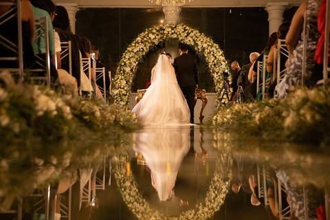 As melhores ideias e inspirações criativas de fotos de casamento registradas por fotógrafos profissionais de eventos da empresa Criativus Foto e Vídeo no momento da cerimônia Espaço Reis Quinta dos Sonhos'