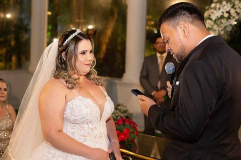 As melhores ideias e inspirações criativas de fotos de casamento registradas por fotógrafos profissionais de eventos da empresa Criativus Foto e Vídeo no momento da cerimônia Espaço Reis Quinta dos Sonhos'