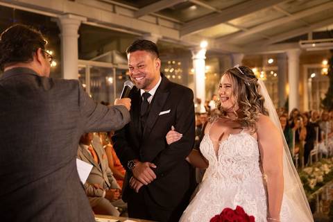 As melhores ideias e inspirações criativas de fotos de casamento registradas por fotógrafos profissionais de eventos da empresa Criativus Foto e Vídeo no momento da cerimônia Espaço Reis Quinta dos Sonhos'