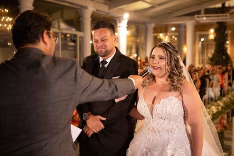 As melhores ideias e inspirações criativas de fotos de casamento registradas por fotógrafos profissionais de eventos da empresa Criativus Foto e Vídeo no momento da cerimônia Espaço Reis Quinta dos Sonhos'