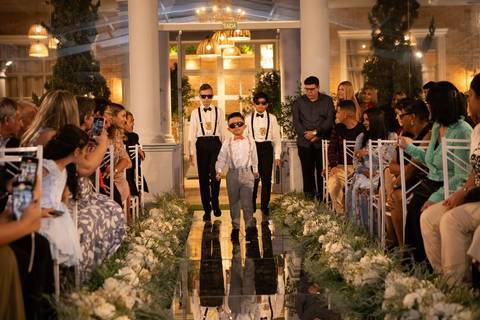 As melhores ideias e inspirações criativas de fotos de casamento registradas por fotógrafos profissionais de eventos da empresa Criativus Foto e Vídeo no momento da cerimônia Espaço Reis Quinta dos Sonhos'