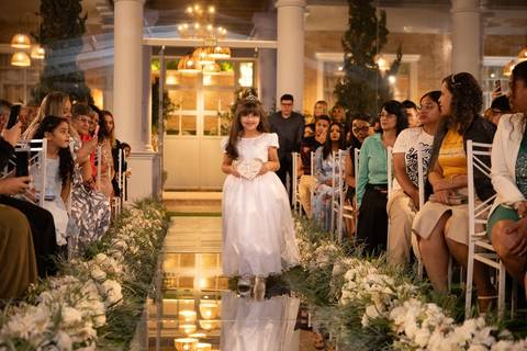 As melhores ideias e inspirações criativas de fotos de casamento registradas por fotógrafos profissionais de eventos da empresa Criativus Foto e Vídeo no momento da cerimônia Espaço Reis Quinta dos Sonhos'