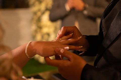 As melhores ideias e inspirações criativas de fotos de casamento registradas por fotógrafos profissionais de eventos da empresa Criativus Foto e Vídeo no momento da cerimônia Espaço Reis Quinta dos Sonhos'