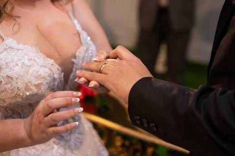As melhores ideias e inspirações criativas de fotos de casamento registradas por fotógrafos profissionais de eventos da empresa Criativus Foto e Vídeo no momento da cerimônia Espaço Reis Quinta dos Sonhos'