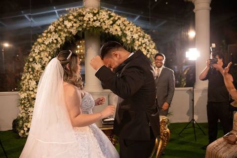 As melhores ideias e inspirações criativas de fotos de casamento registradas por fotógrafos profissionais de eventos da empresa Criativus Foto e Vídeo no momento da cerimônia Espaço Reis Quinta dos Sonhos'