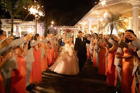 As melhores ideias e inspirações criativas de fotos de casamento registradas por fotógrafos profissionais de eventos da empresa Criativus Foto e Vídeo no momento da cerimônia Espaço Reis Quinta dos Sonhos'