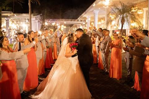 As melhores ideias e inspirações criativas de fotos de casamento registradas por fotógrafos profissionais de eventos da empresa Criativus Foto e Vídeo no momento da cerimônia Espaço Reis Quinta dos Sonhos'