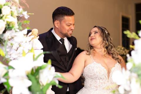 As melhores ideias e inspirações criativas de fotos de casamento registradas por fotógrafos profissionais de eventos da empresa Criativus Foto e Vídeo na recepção protocolar no Espaço Reis Quinta dos Sonhos'